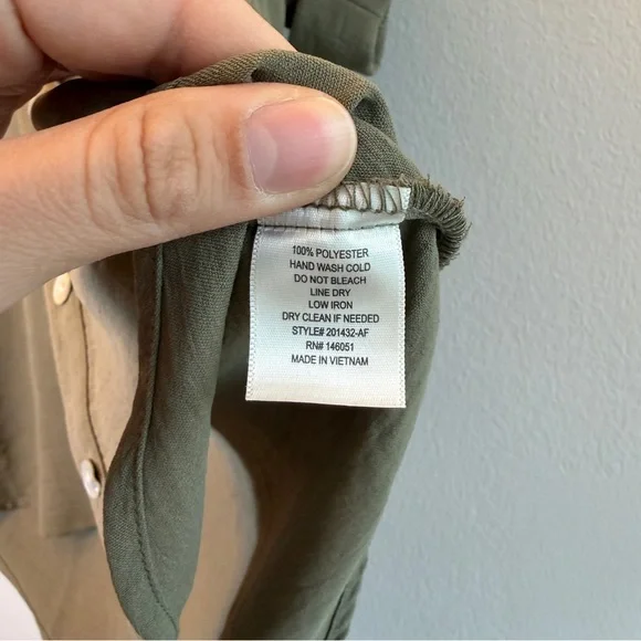 Monteau Size Small Relaxed Olive Green Button-Front Short Sleeve Shirt - Picture 5 of 6